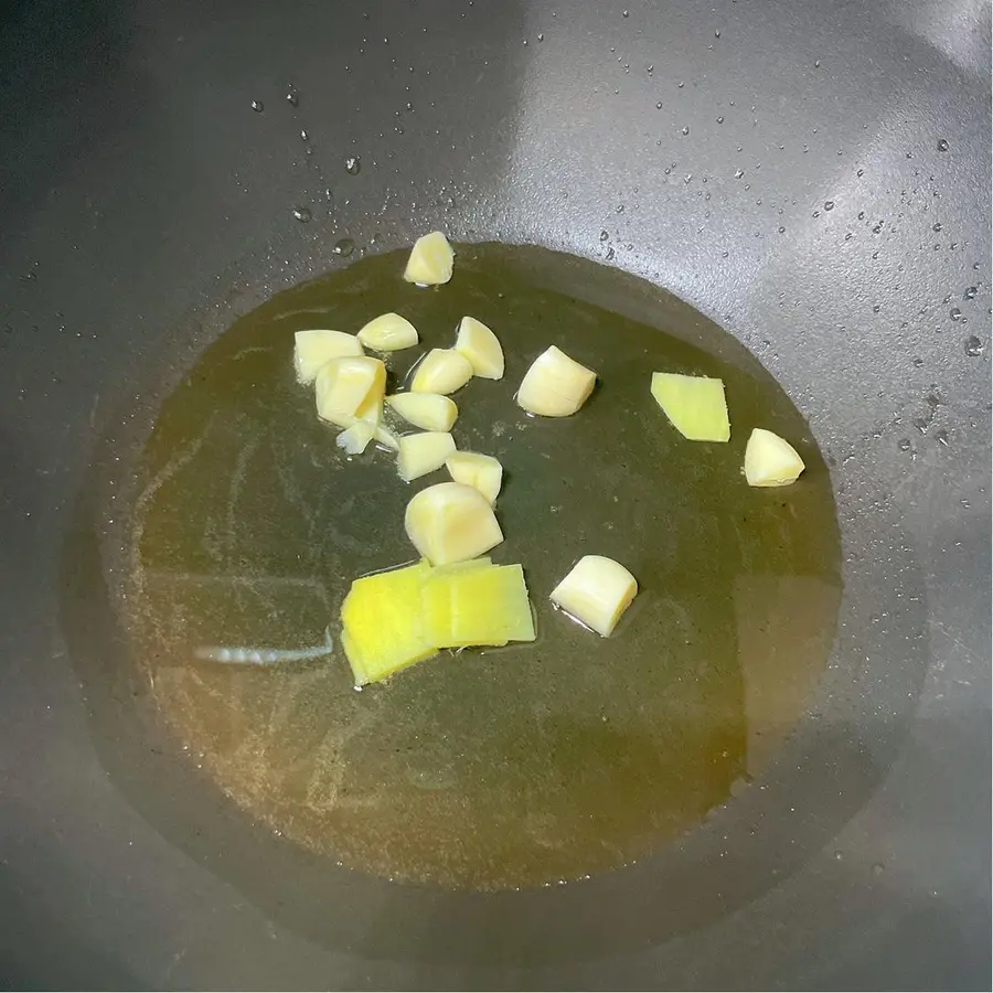 Jelly yellow croaker claypot rice step 0