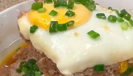 Steamed eggs with minced meat