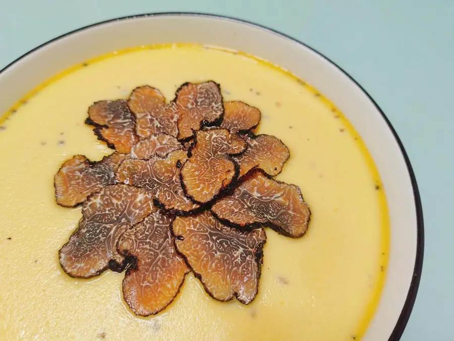 Steamed eggs with black truffles