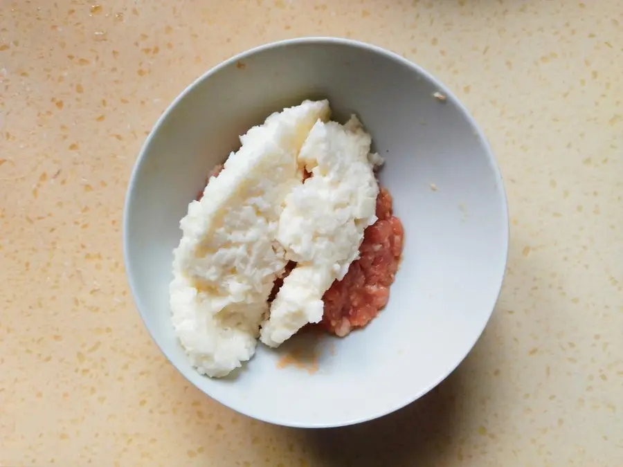 Steamed eggs with yam minced pork step 0