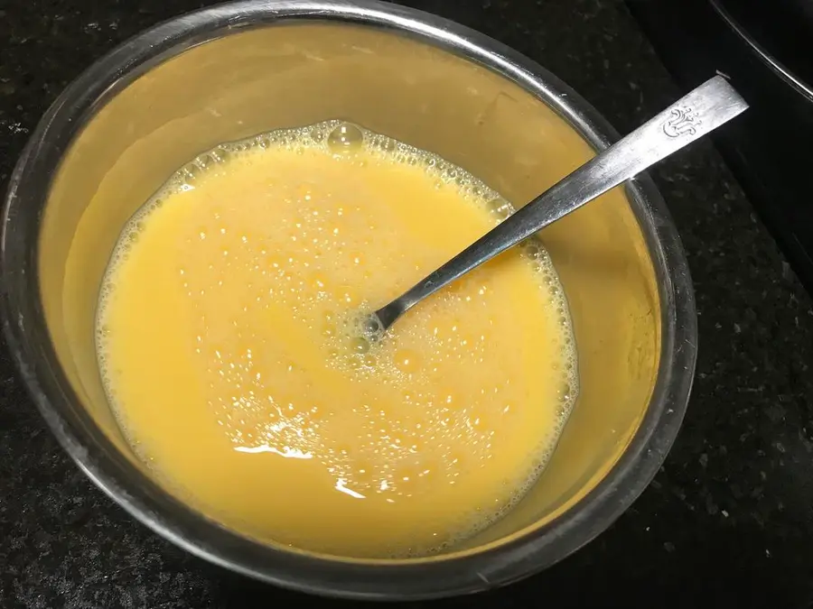 Jelly-like steamed eggs step 0