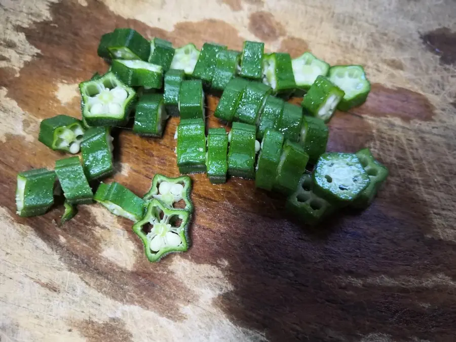 Conquer you with your appearance ~ okra steamed eggs step 0