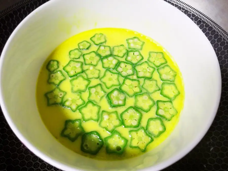 Conquer you with your appearance ~ okra steamed eggs step 0