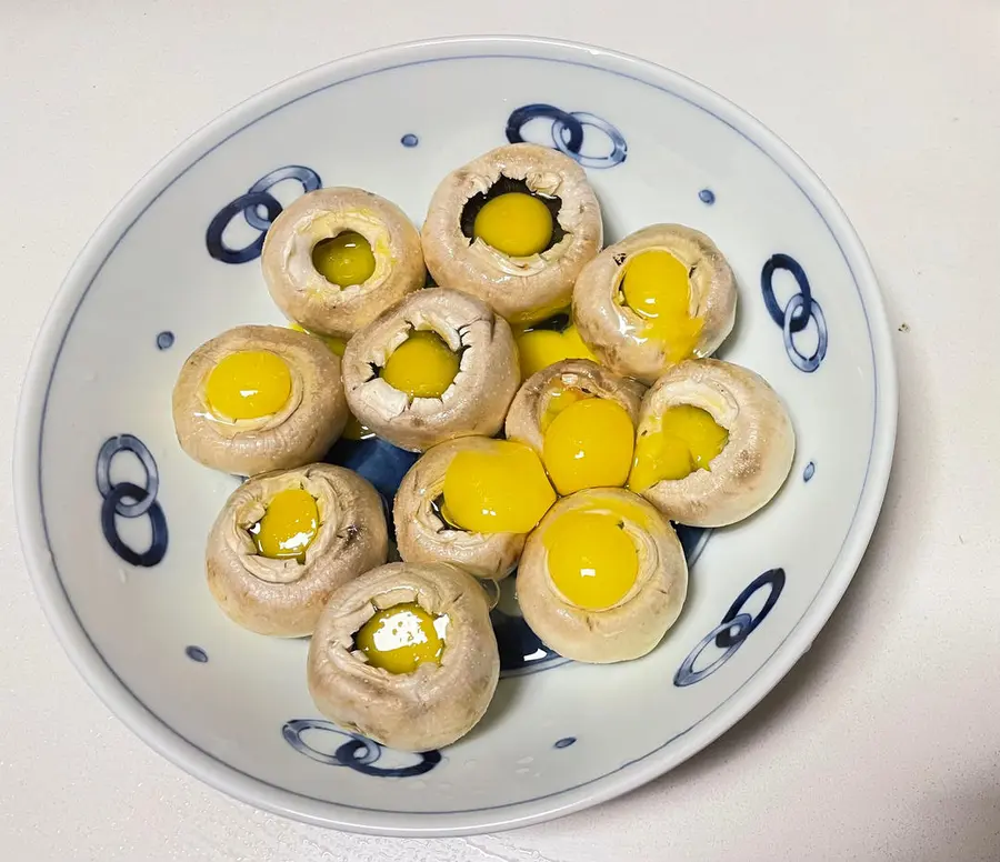 Steamed eggs with mushrooms (oil-free, fat-free, low-salt) step 0