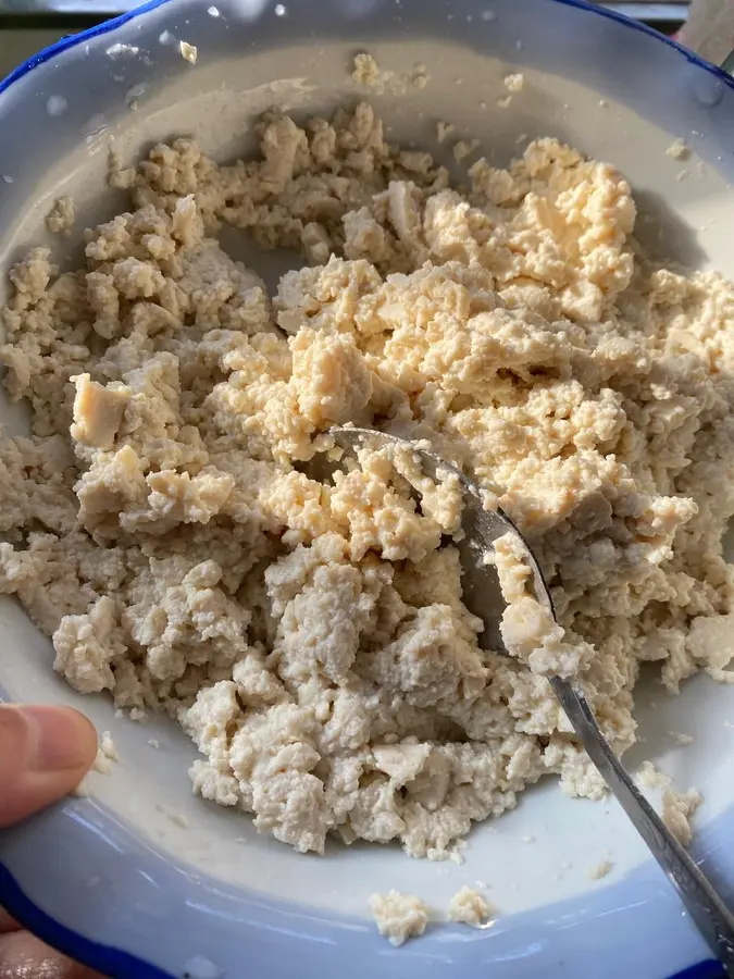 Steamed eggs with tofu and meat foam step 0