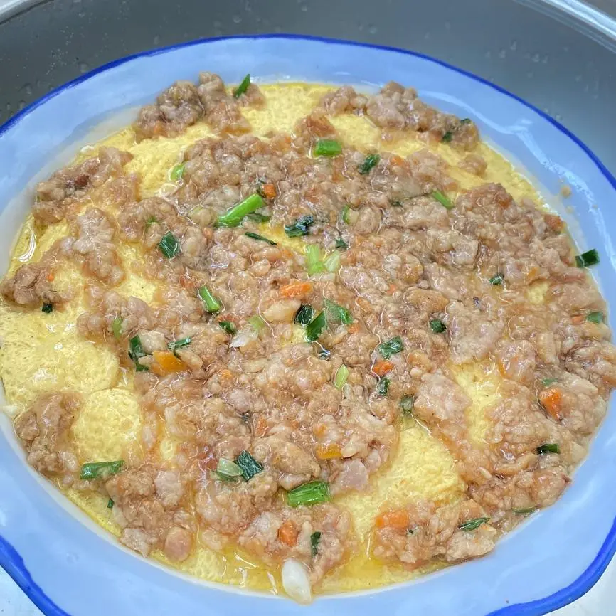 Steamed eggs with tofu and meat foam step 0