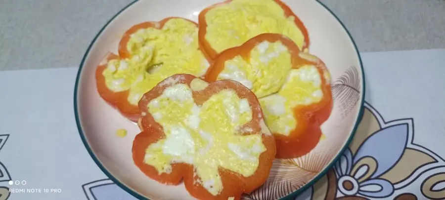 Steamed eggs with bell peppers step 0