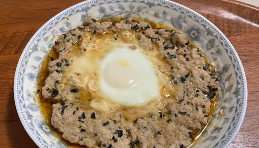 Steamed eggs on meatloaf