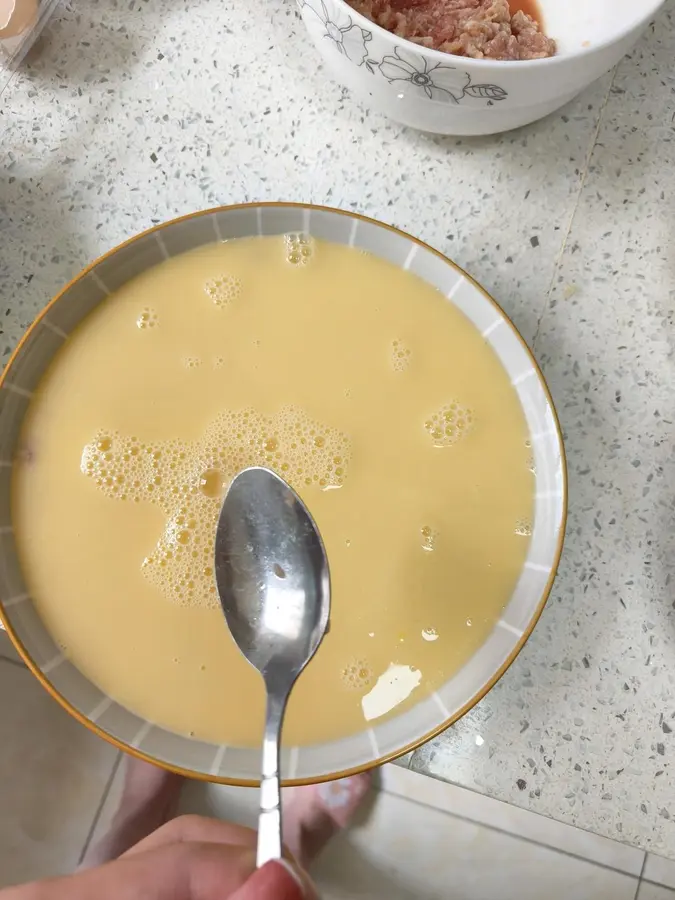 Delicious and nutritious steamed eggs with minced meat step 0