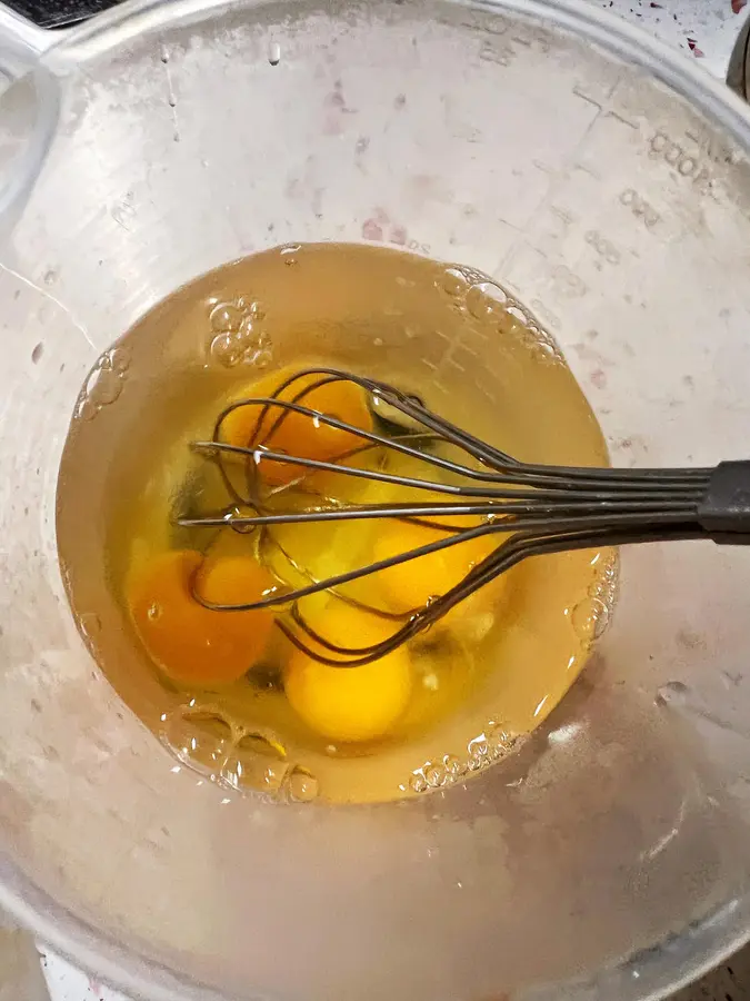 Nutritious and tender steamed egg custard with abalone step 0