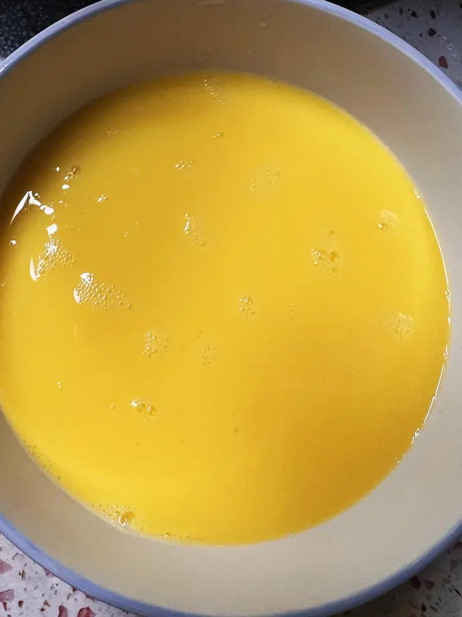 Nutritious and tender steamed egg custard with abalone step 0