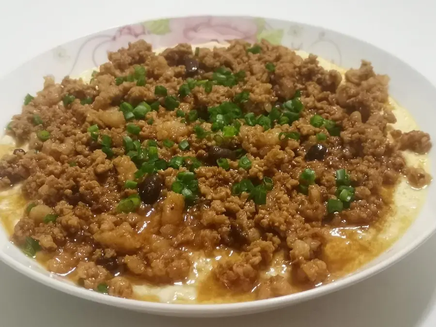 Steamed eggs with minced meat and tofu step 0