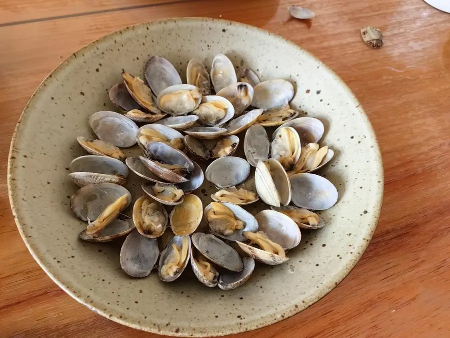 Delicious - steamed eggs with clams step 0