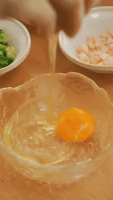 Steamed eggs with broccoli shrimp [baby food] step 0