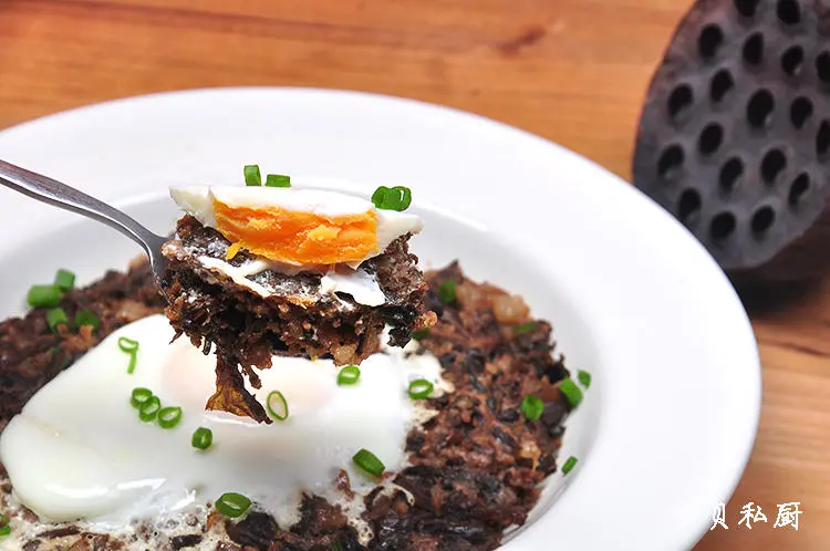 Steamed eggs with plum cabbage patties