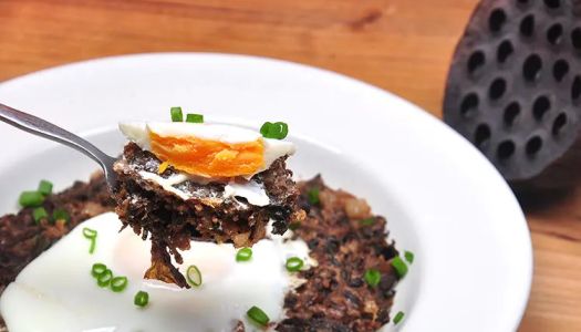 Steamed eggs with plum cabbage patties