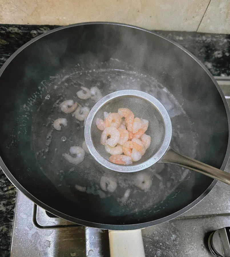 Steamed eggs with shrimp step 0