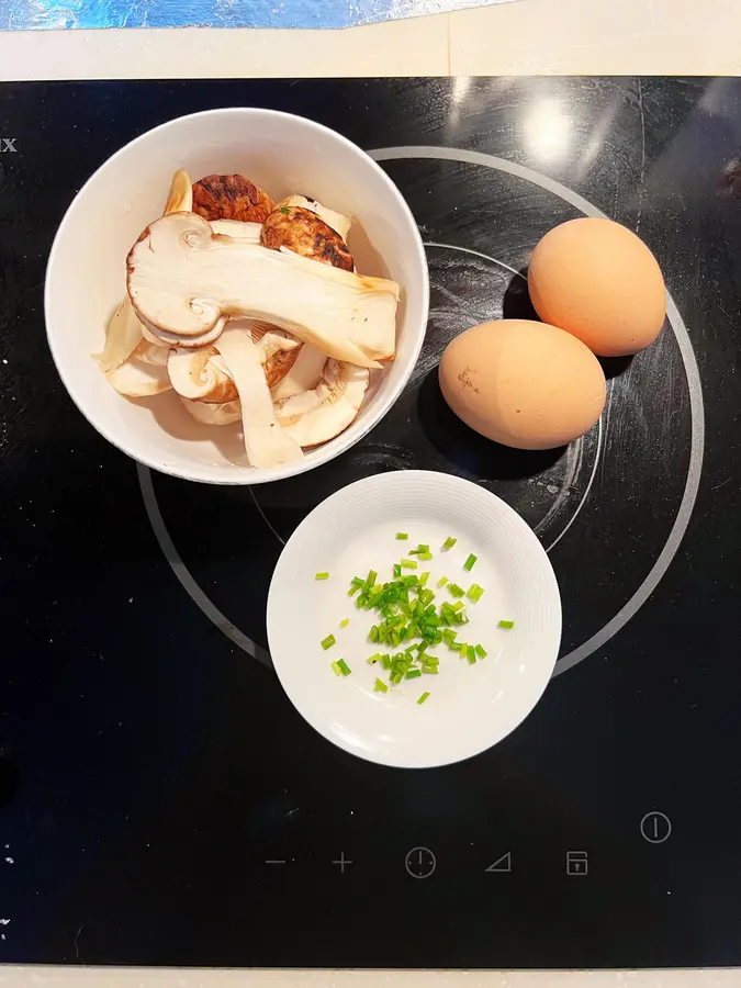 Steamed eggs with matsutake mushrooms step 0