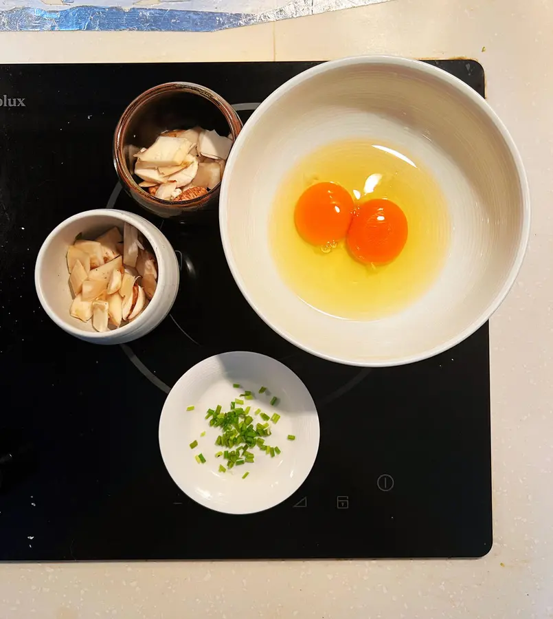 Steamed eggs with matsutake mushrooms step 0