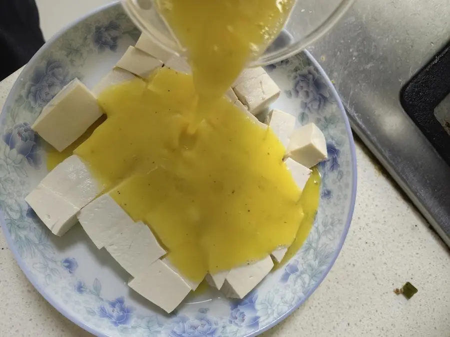 Steamed eggs with tofu in minced meat step 0