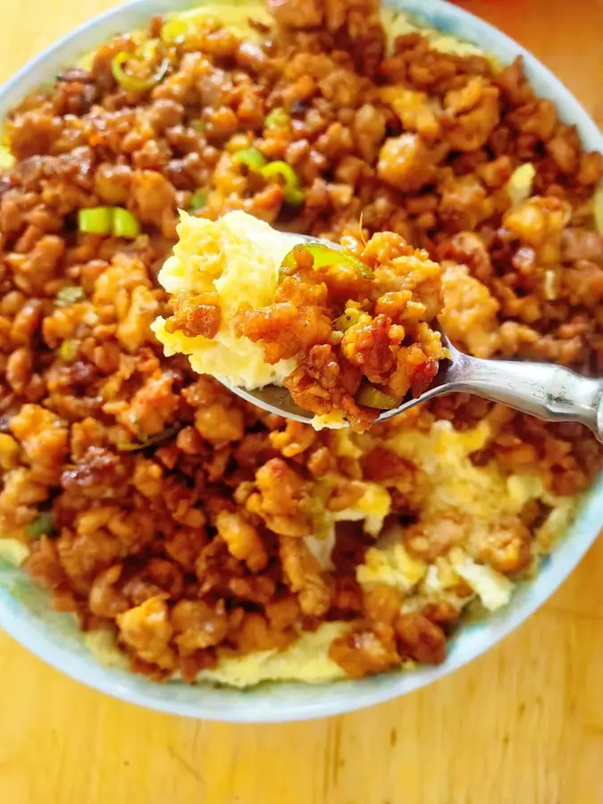 Steamed eggs with tofu in minced meat step 0