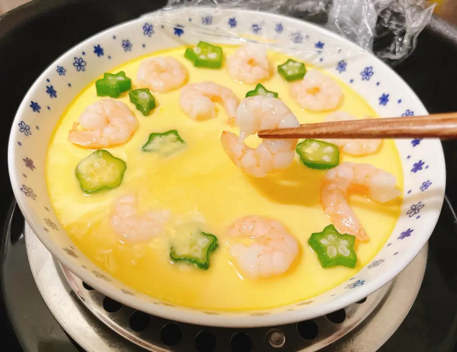 Steamed eggs with shrimp okra step 0