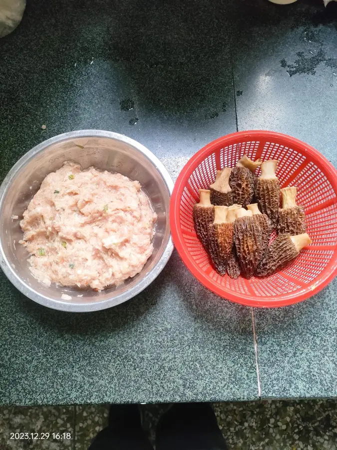 Steamed eggs with morels step 0