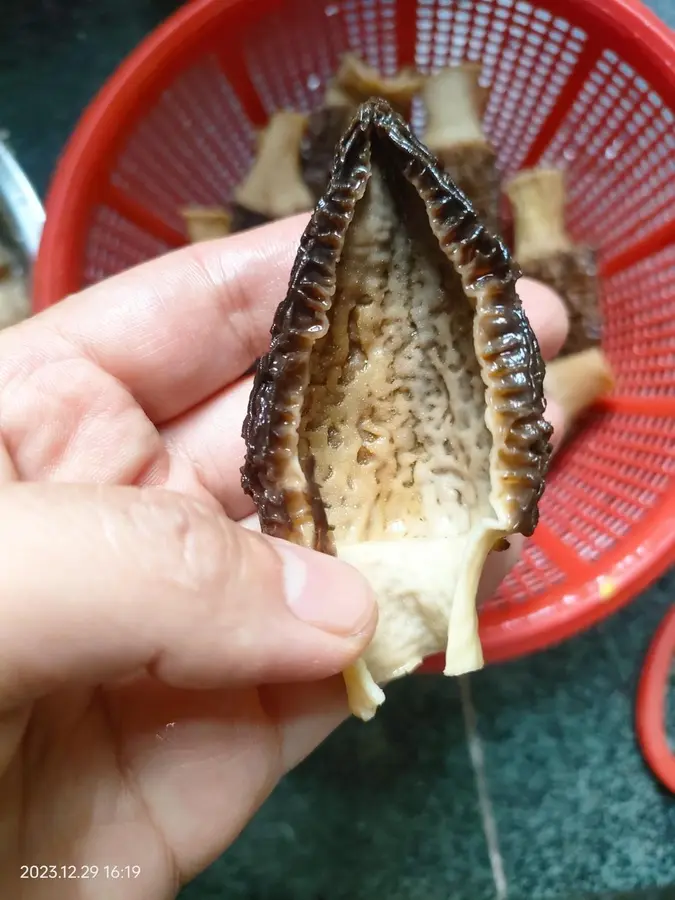 Steamed eggs with morels step 0