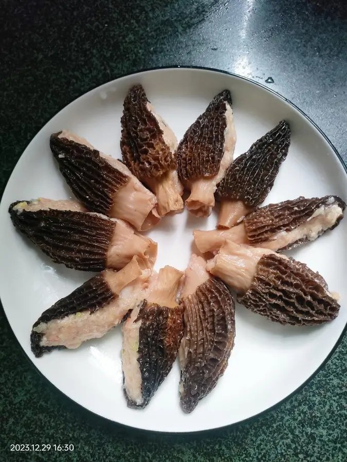 Steamed eggs with morels step 0