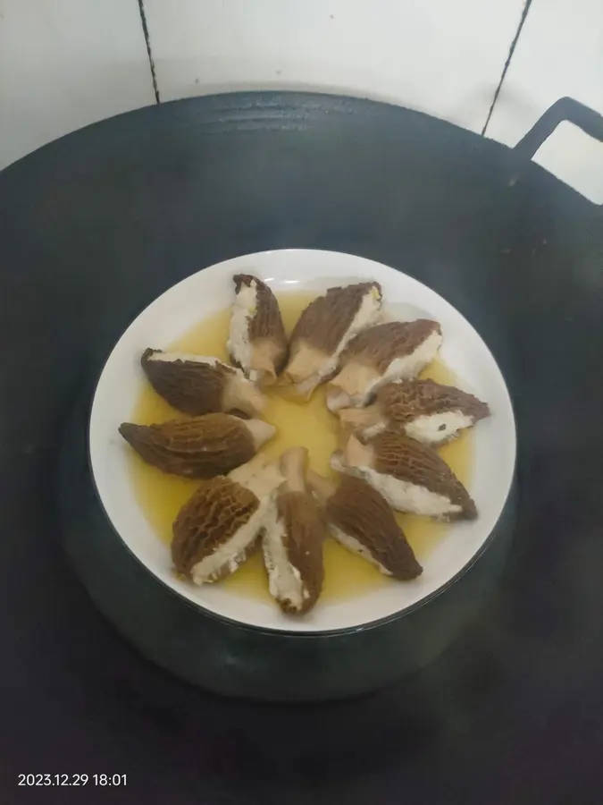 Steamed eggs with morels step 0