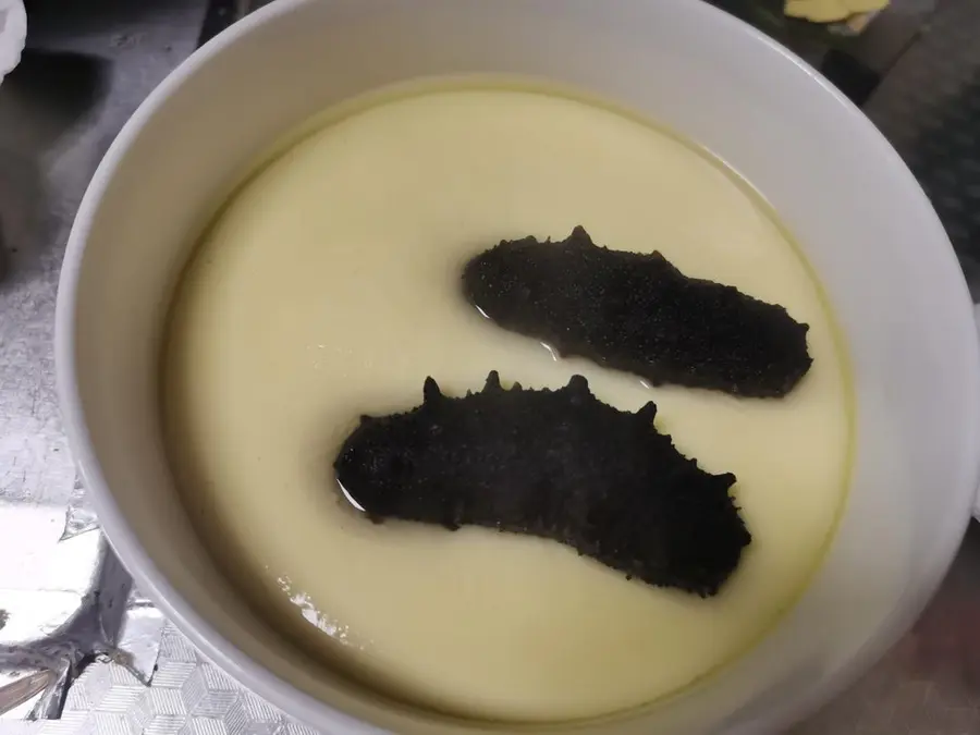 Steamed eggs with sea cucumbers step 0