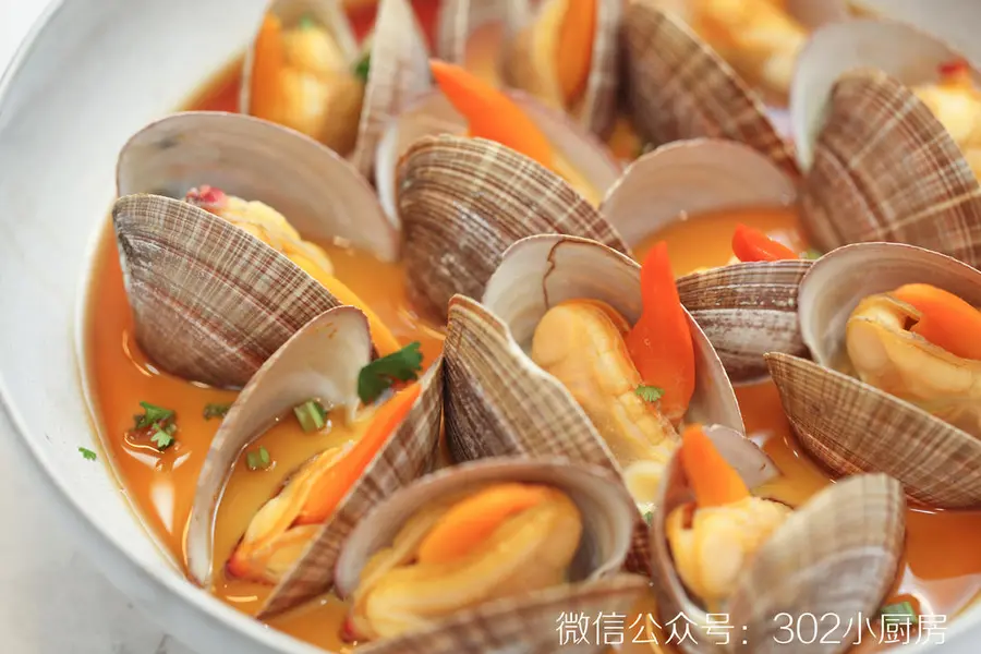 Steamed eggs with clams <302 kitchenette >