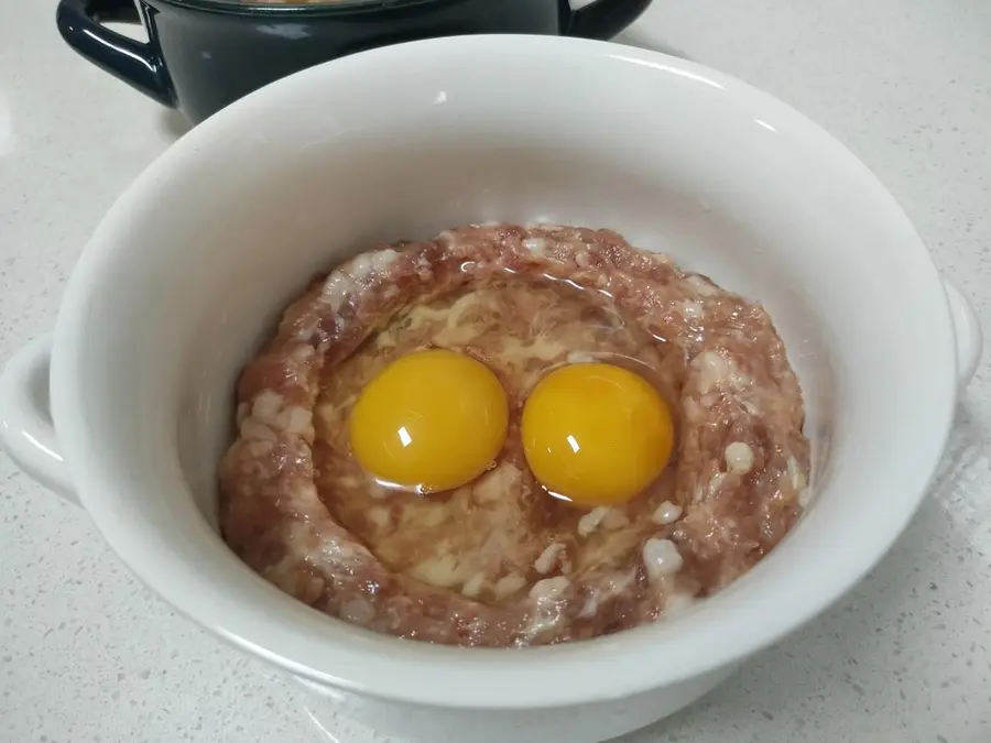 Steamed eggs on meatloaf step 0