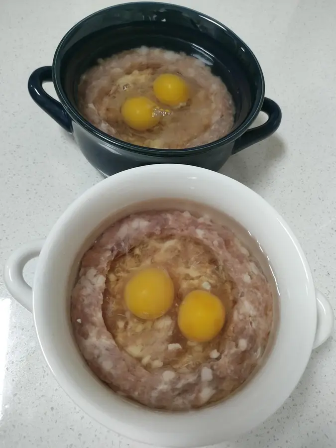 Steamed eggs on meatloaf step 0