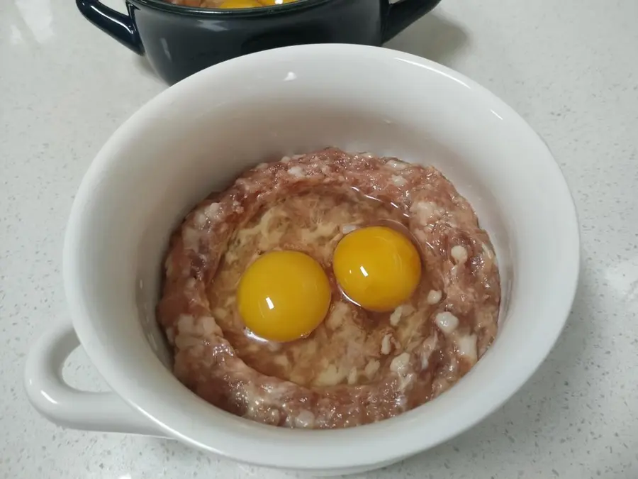 Steamed eggs on meatloaf