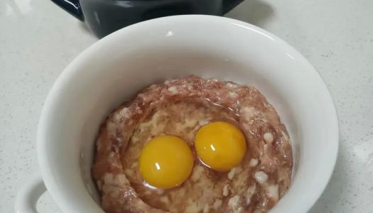 Steamed eggs on meatloaf