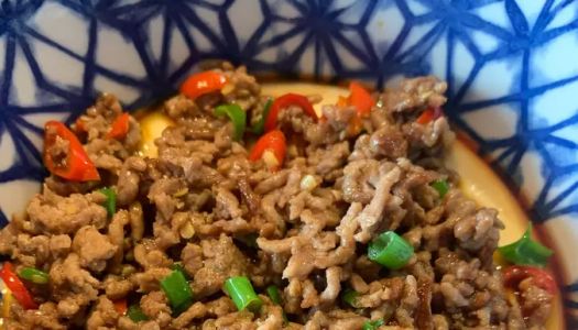  Steamed eggs with minced meat