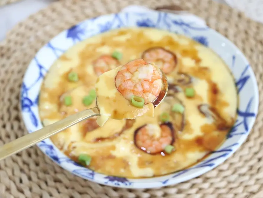 Steamed egg custard with prawns and scallops step 0