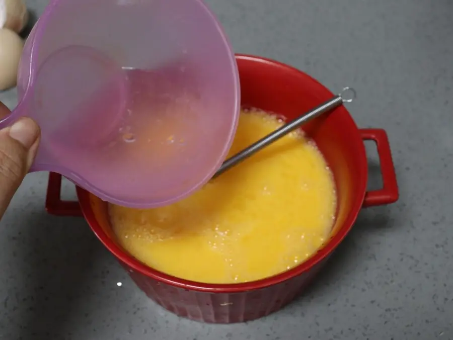 Steamed egg custard with prawns and scallops step 0