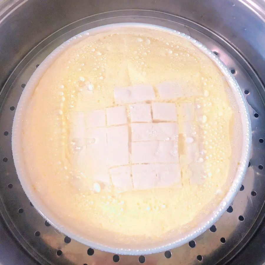 Low-carb and low-fat - spicy meat foam tofu steamed eggs step 0