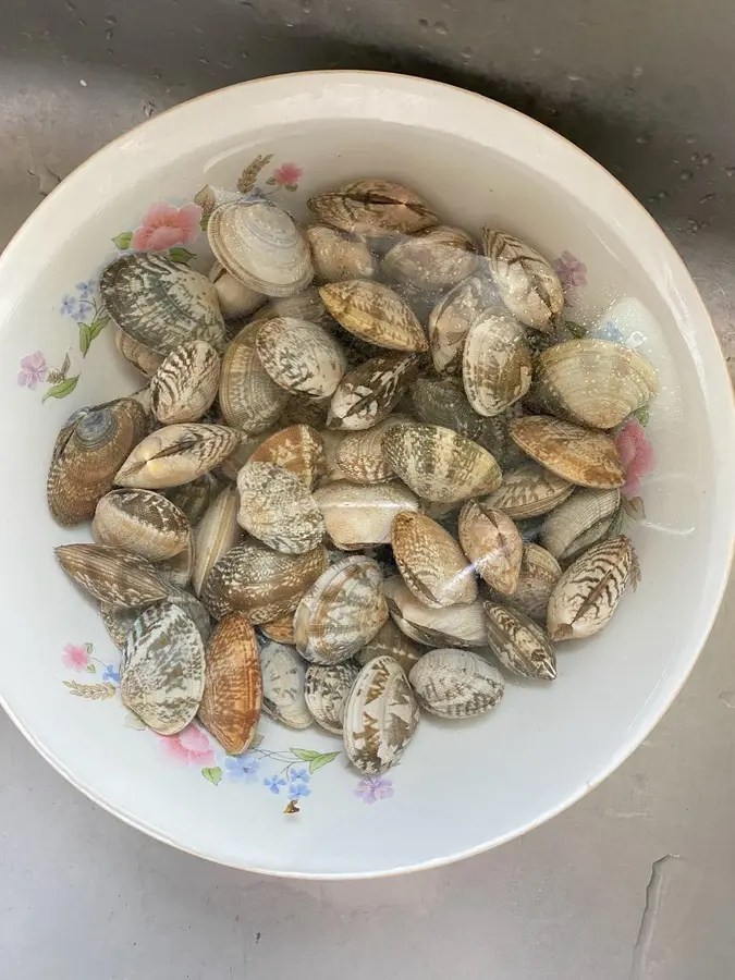 Homemade version of steamed eggs with clams step 0