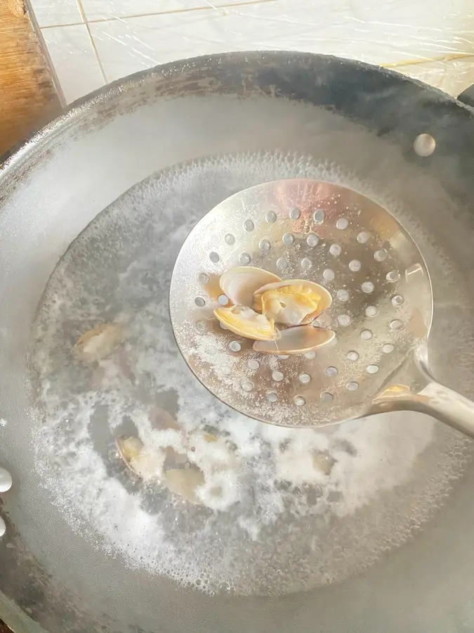 Homemade version of steamed eggs with clams step 0