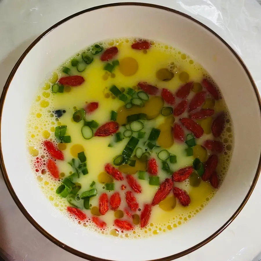 Steamed eggs with oysters and wolfberries step 0