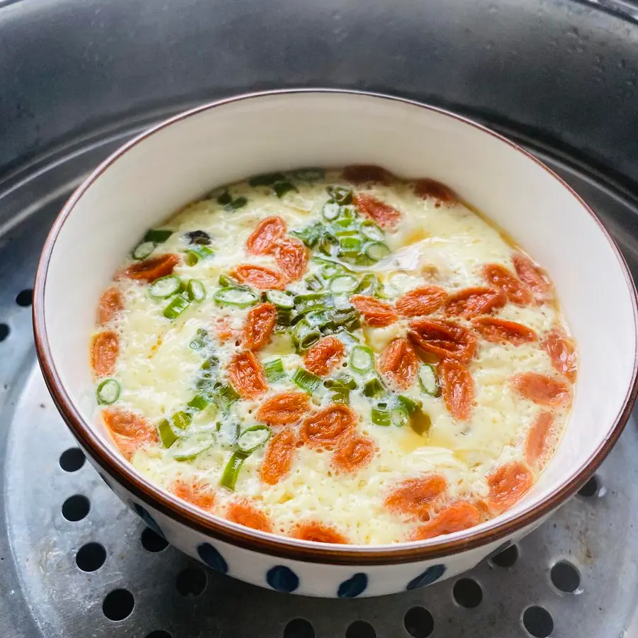 Steamed eggs with oysters and wolfberries step 0