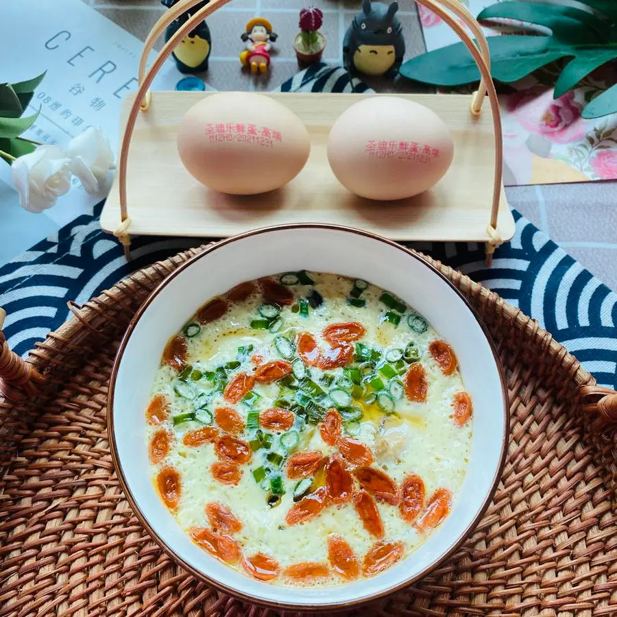 Steamed eggs with oysters and wolfberries step 0