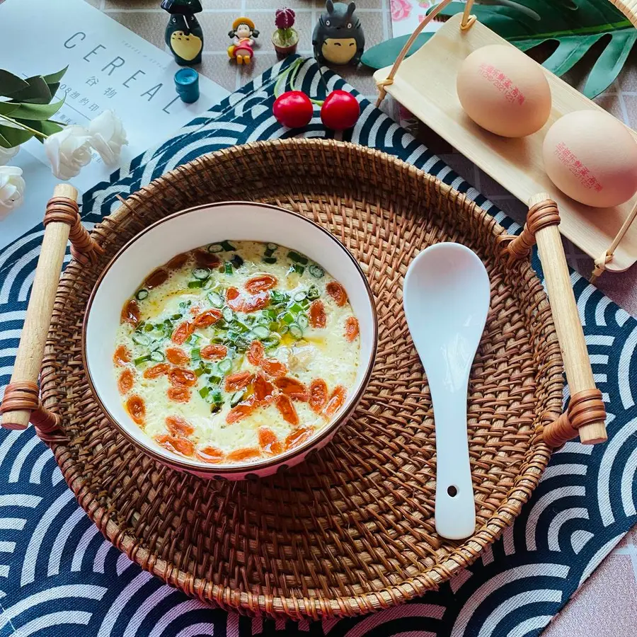 Steamed eggs with oysters and wolfberries step 0