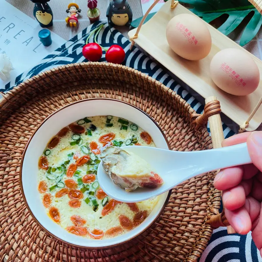 Steamed eggs with oysters and wolfberries step 0