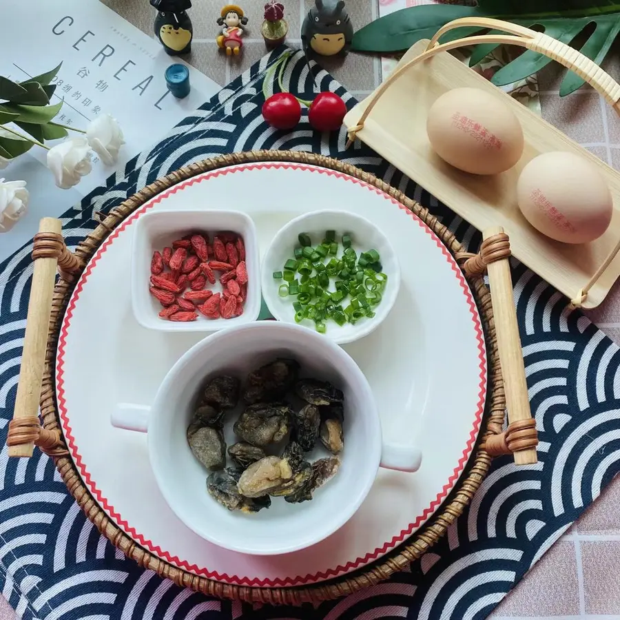 Steamed eggs with oysters and wolfberries step 0