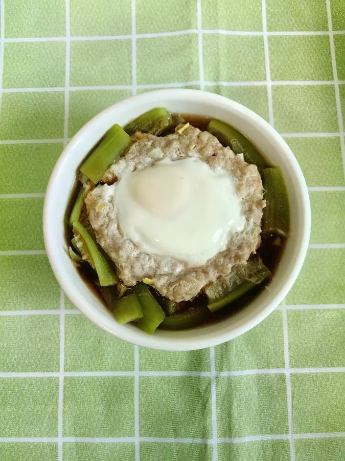 Today's breakfast: steamed eggs with loofah and meat foam, purple potato milk cup, mashed potato and meat muffins step 0