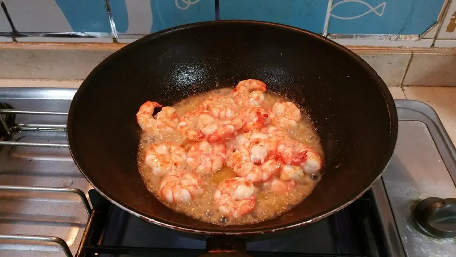 Stir-fried shrimp with green onions step 0